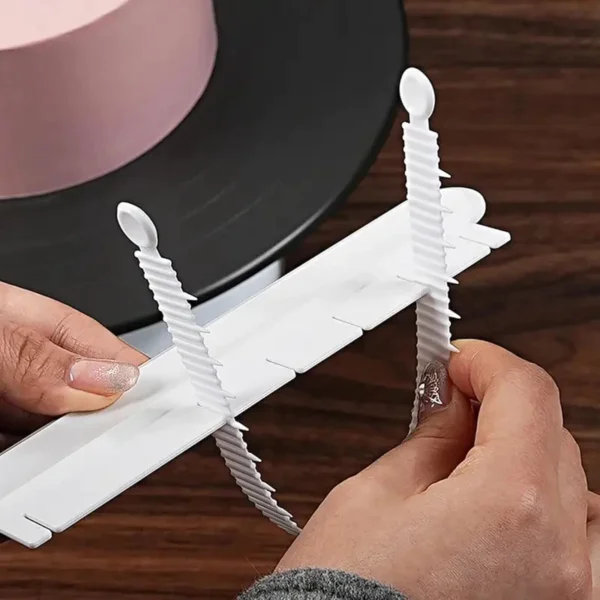 my-11134207-820lh-mfnpxoy1qgp529.webp 1PCS Cake Leveler Spreader Tool Arc Cake Assist for Smooth Sides Even Layer for Beginners Bakers